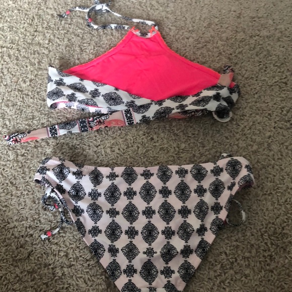 Bikini set! - Picture 2 of 2